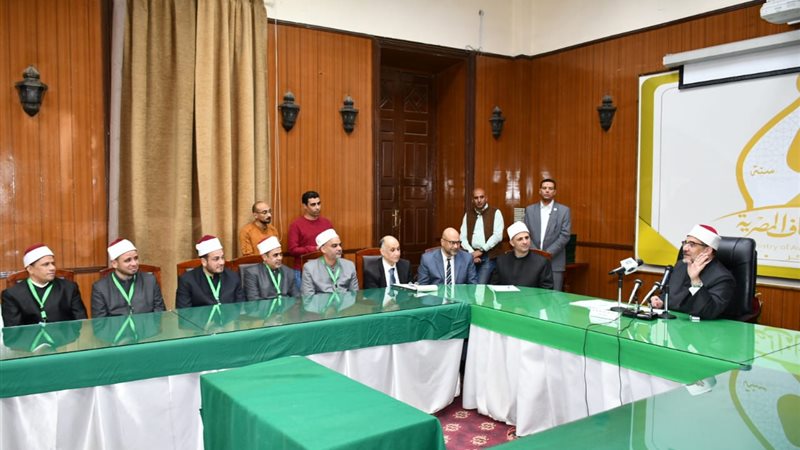وزير الأوقاف خلال