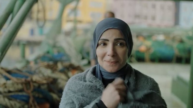 الفنانة منى زكي،
