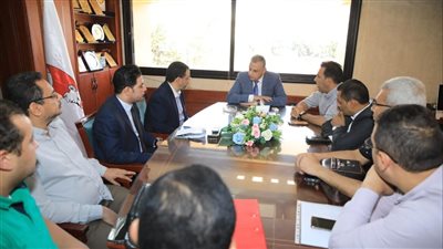 طارق الفقي يبحث مشروع تطوير مدخل سوهاج الشرقي 