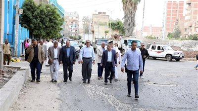 محافظ الشرقية يتفقد أعمال الرصف بمدينة الزقازيق 