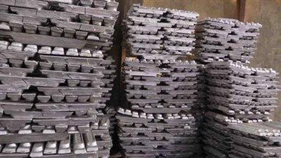  ضبط 5 مصانع عشوائية بداخلها 173 طن مواد خام لإنتاج السلع المغشوشة 