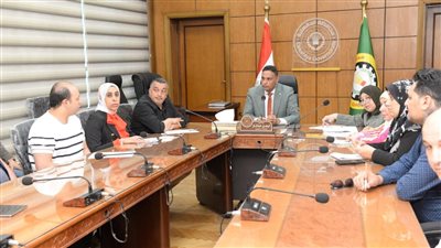 محافظ الدقهلية يستعرض تصميمات تطوير شارع الجيش وكورنيش ترعة المنصورية