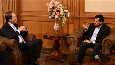 وزير الرياضة يستقبل رئيس 