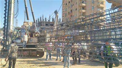 رئيس مركز سمالوط بالمنيا يتابع أعمال إنشاء الكورنيش بحي شمال المدينة