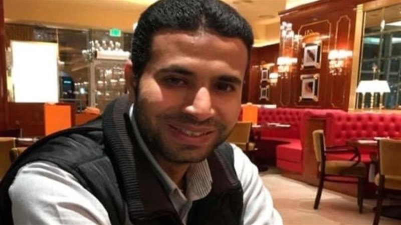 الصحفي هشام عبد العزيز،