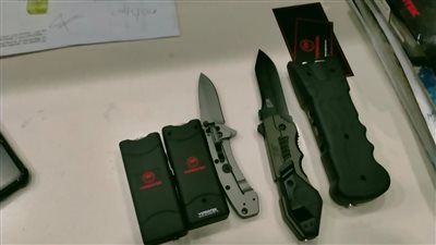 ضبط محاولتي تهريب 6 سبائك ذهبية وصواعق وأسلحة بيضاء بمطار القاهرة