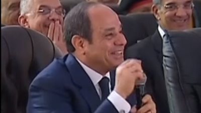 صاحب مصنع شيكولاته للسيسي: نفسي تدوق منتجاتنا، والرئيس يرد (فيديو) 