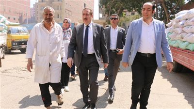 محافظ المنوفية يتفقد صوامع شبين الكوم المعدنية لمتابعة انتظام عمليات توريد القمح 