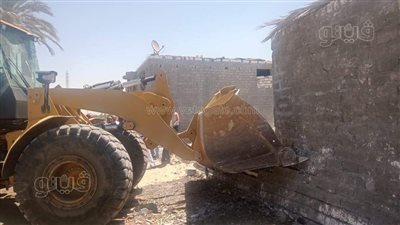 استمرار الوحدات المحلية في تنفيذ حملات إزالة التعديات بالمنيا