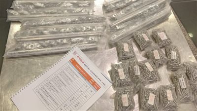  جمارك مطار القاهرة تحبط محاولة تهريب 1436 مسمار تثبيت عظام