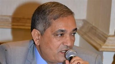 رئيس «عمال سوهاج» يطالب بمساواة أجور العمال مع باقي موظفي الدولة 