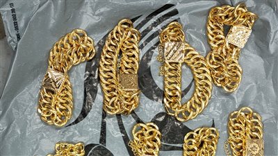 ضبط راكبة أجنبية حاولت تهريب نصف كيلو مشغولات ذهبية بمطار القاهرة