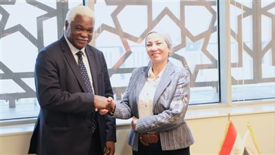 وزيرة البيئة: تنفيذ برنامج لمساعدة الحكومات الأفريقية على مواجهة آثار تغير المناخ