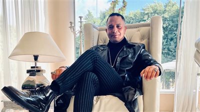 ألبوم صور للفنان الشاب الراحل مصطفى درويش وقائمة بأبرز أعماله