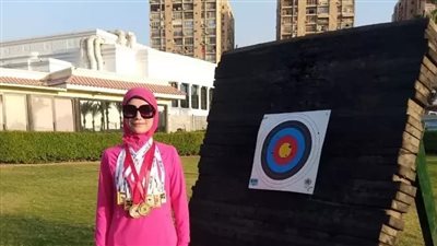 وزير الرياضة يوجه بحل أزمة منة عصام الدين بطلة القوس والسهم للمكفوفين