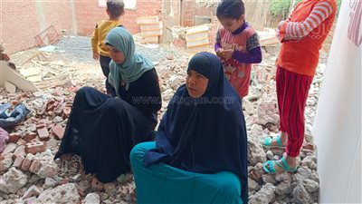 مصباح كهرباء يحول 4 طوابق إلى رماد بالمنوفية.. والأسر: خرجنا سالمين وبقينا في الشارع (فيديو)