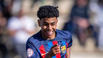 برشلونة يقرر توقيع عقد جديد مع الموهبة المغربية لامين يامال 