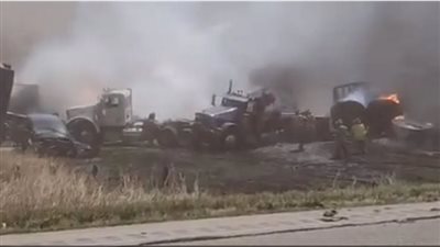 مصرع 6 أشخاص وإصابة العشرات في أغرب حادث مروري بأمريكا (فيديو)