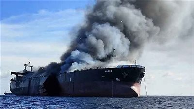 فقدان 3 من طاقم ناقلة نفط قبالة سواحل ماليزيا إثر حريق على متنها