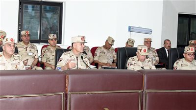 رئيس الأركان يشهد إحدى مراحل مشروع مراكز القيادة الإستراتيجى التعبوى لإدارة الإشارة 