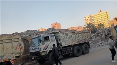 رفع 10 آلاف طن رتش ومخلفات بأرض الشونه في حي الهرم (صور)