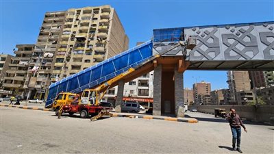 رفع كفاءة سلالم المشاة بشارع ترعة الزمر بالعمرانية (صور)