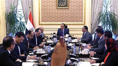 رئيس الوزراء يتابع الموقف التنفيذي لعدد من مشروعات وزارة النقل 