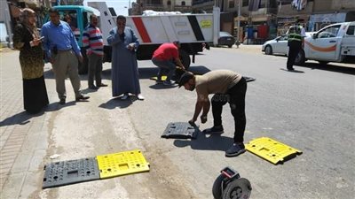 تركيب مطبات صناعية بطريق الدغايدة في الغربية (صور)