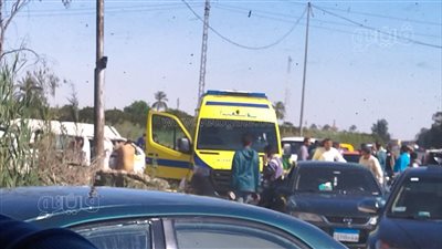 إصابة 7 أشخاص في تصادم ميكروباص مع دراجتين بخاريتين بالإسماعيلية