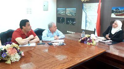 نائب محافظ القاهرة تناقش توصيل المرافق بالمنطقة الصناعية في شق الثعبان