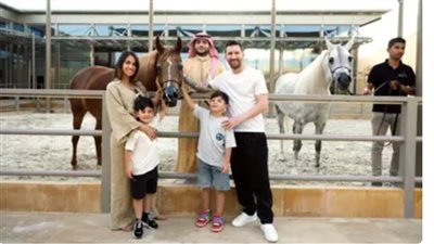 ميسي يتجول في حي الطريف بالمملكة العربية السعودية (صور)