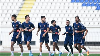 نجم الأهلي يواصل برنامجه التأهيلي خلال مران الفريق