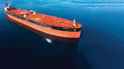 أسامة ربيع: تعاملنا بشكل فوري مع حادث جنوح ناقلة النفط KOMANDER خلال عبورها للقناة 