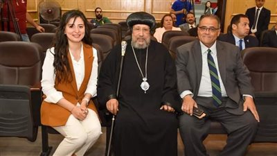 الأسقف الأنبا أرميا يشهد مناقشة رسالة ماجستير بـ صيدلة عين شمس