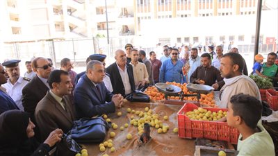 محافظ سوهاج يتفقد سوق مدينة ناصر الحضري