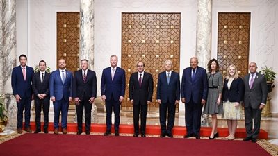 السيسي يؤكد موقف مصر الثابت بشأن حق الشعب الفلسطيني في إقامة دولته المستقلة 