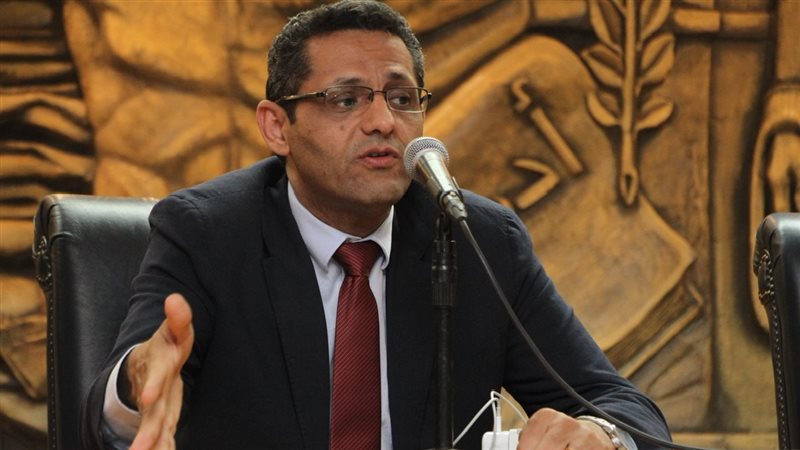 الكاتب الصحفي خالد