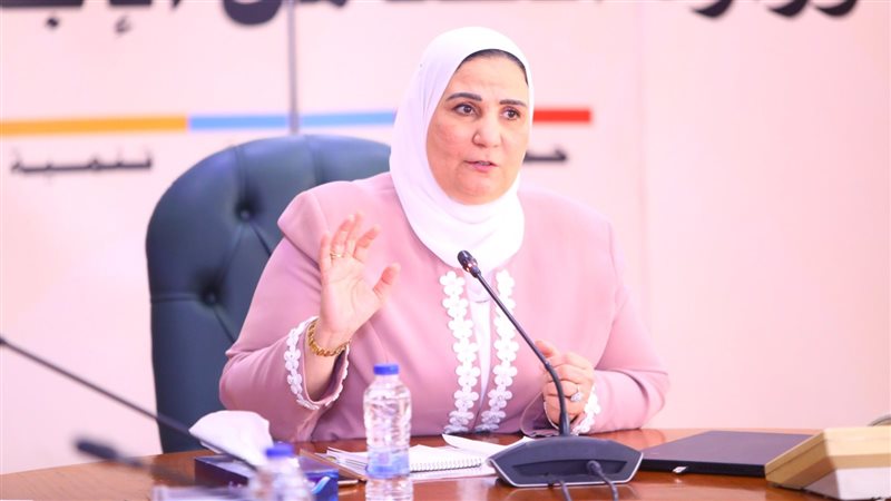 نيفين القياج وزيرة