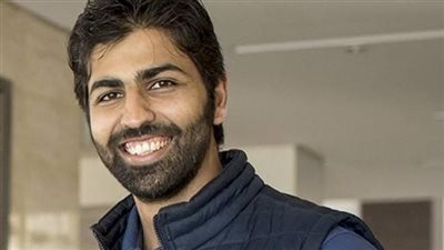 السوبر المصري، مهند مجدي يهدي درع وعلم الأهلي إلى شريف عيسى (فيديو)