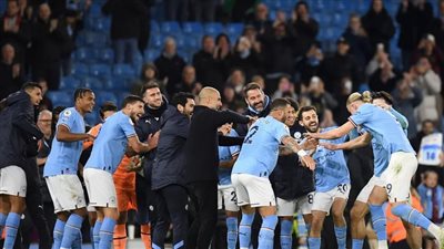 علقة ساخنة لـ هالاند بقيادة جوارديولا بالممر الشرفي، ما السر (فيديو) 