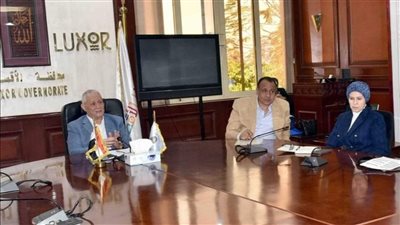 محافظ الأقصر يعتمد قرار لجنة الإشراف على المواقف بزيادة تعريفة الركوب 10% 