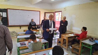 وكيل تعليم الدقهلية يتابع امتحانات الصف الأول الإعدادى
