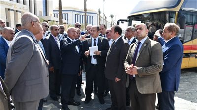 كامل الوزير يتفقد اصطفافا للأتوبيسات بمقر النقل في العاصمة الإدارية 
