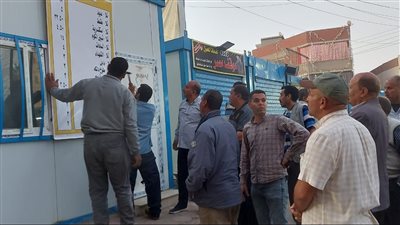 لافتات بتعريفة الركوب الجديدة داخل مواقف السيارات بالمنوفية (صور) 