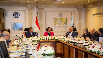 وزيرة البيئة تؤكد ضرورة الالتزام بالجدول الزمني فى تنفيذ منظومة المخلفات الصلبة