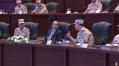  تفاصيل اجتماع الرئيس السيسي مع وزير الدفاع ورئيس الأركان وكبار قادة القوات المسلحة (فيديو وصور)