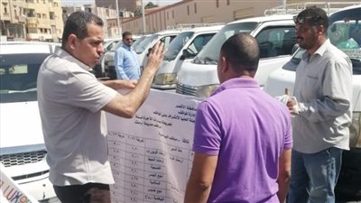 رئيس مدينة الأقصر يتفقد انتظام سير العمل داخل المواقف بعد زيادة أسعار السولار