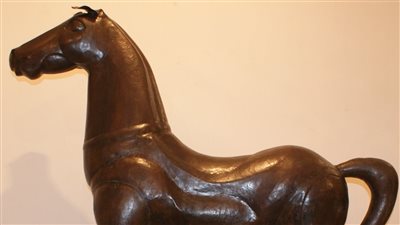 أعمال عاشق النحاس محمد رزق في جاليري ضي (صور)