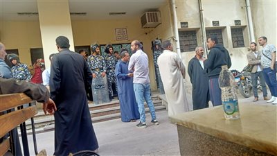 تجمع أمام مشرحة مستشفى المنصورة الدولي لاستلام جثمان طفل (فيديو وصور) 