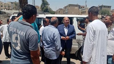 نائب محافظ الجيزة يتفقد موقف سرفيس ناهيا لمتابعة الالتزام بالتعريفة